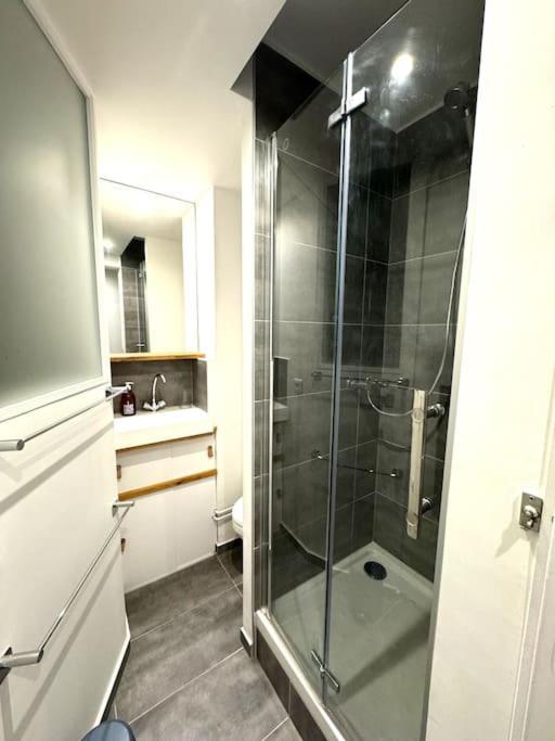 Appartement A Cozy Parisian Close To Eiffel Tower Parijs